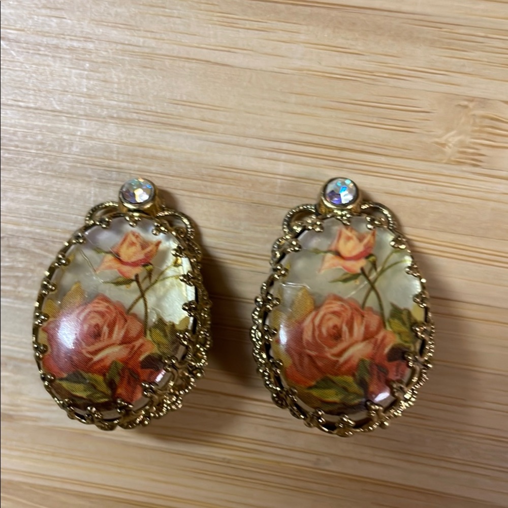 Vintage-Inspired Gold Floral Rose Earrings - Pink Rose Motif